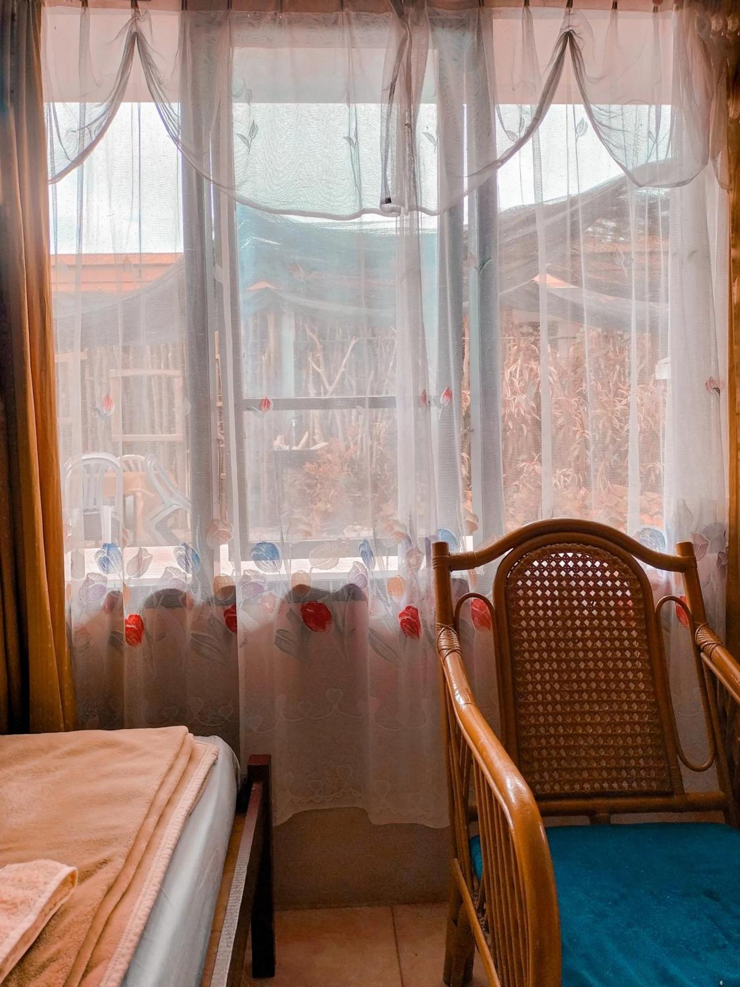 Brussels Homestay Kost Balige Εξωτερικό φωτογραφία